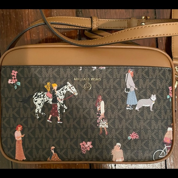 Michael Kors Signature Jet Set Charm Large East West Camera Crossbody. NWT - Picture 2 of 4